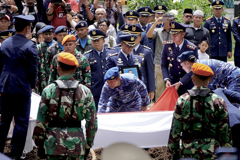 Suasana Haru Pemakaman Prajurit TNI AU Gugur Kecelakaan Pesawat Super Tucano - Bagian 2