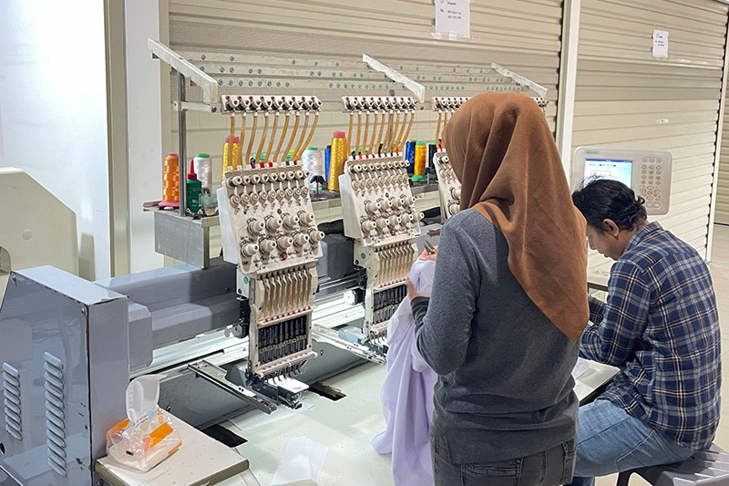 Melihat Kesibukan Pembuat Atribut Partai Politik - Bagian 2