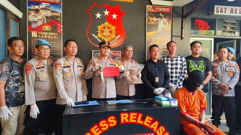 title Pembunuh Nenek Pakai Mukena di Lubuklinggau Ternyata Pengantin Baru, Motif hendak Mencuri Pembunuh Nenek Pakai Mukena di Lubuklinggau Ternyata Pengantin Baru, Motif hendak Mencuri