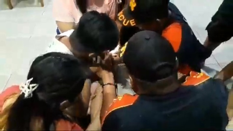 title Jari Balita di Palangka Raya Terjepit Cincin, Pelepasan Dramatis Jari Balita di Palangka Raya Terjepit Cincin, Pelepasan Dramatis