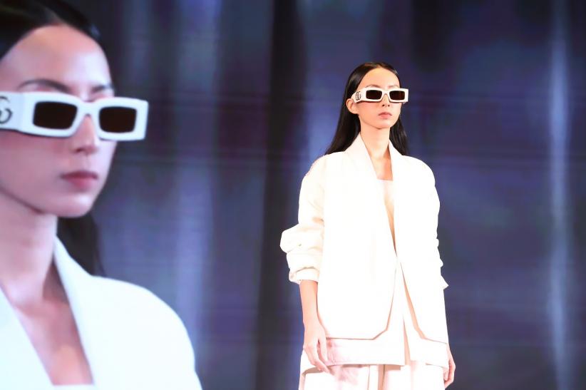 Tampilkan Koleksi Kacamata Terbaru, Optik Melawai Gelar Eyewear Fashion Show - Bagian 4