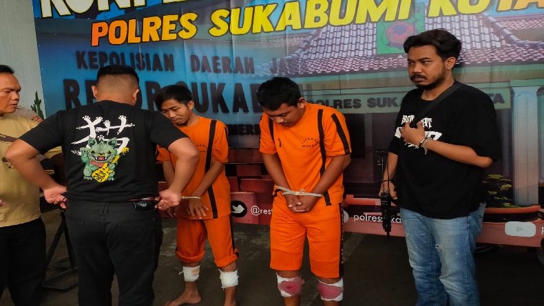 title Dor! Polisi Tembak 2 Pembunuh Sopir Taksi Online yang Mayatnya Dilakban dalam Mobil di Sukabumi Dor! Polisi Tembak 2 Pembunuh Sopir Taksi Online yang Mayatnya Dilakban dalam Mobil di Sukabumi