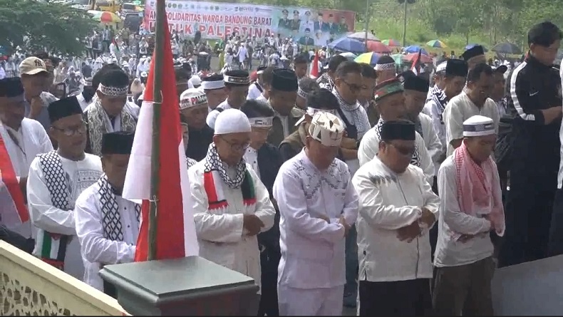 Ribuan Umat Islam di KBB Salat Gaib dan Doa Bersama untuk Palestina
