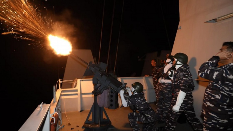 Belasan Kapal Perang Kombatan TNI AL Tembakkan Artileri ke Pulau Gundul dan Pesawat Drone