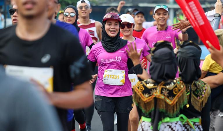 title Siti Atikoh Tuntaskan Full Marathon 42 Km, Ganjar: Selamat Ya Bun, Gak Rugi Ayah Ngelatih Siti Atikoh Tuntaskan Full Marathon 42 Km, Ganjar: Selamat Ya Bun, Gak Rugi Ayah Ngelatih