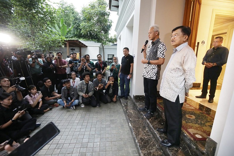 Momen Hangat Pertemuan Ganjar Pranowo dan Jusuf Kalla - Bagian 6