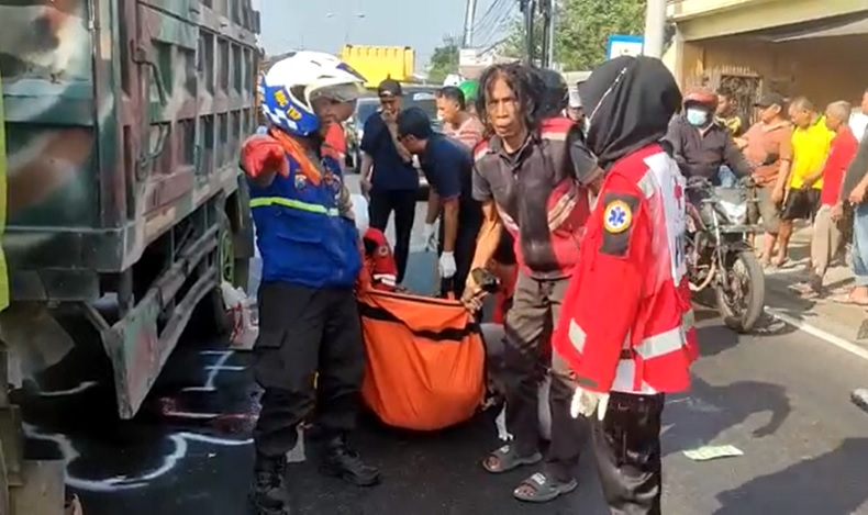 Kecelakaan di Mojokerto, Pemotor Tewas Terlindas Truk gegara Nyalip dari Kiri 