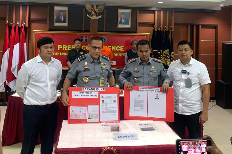 Imigrasi Jakpus Melakukan Pengawasan dan Pemeriksaan pada Buronan Internasional WN China - Bagian 1