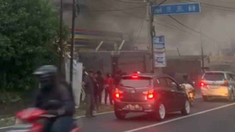 Minimarket di Kawasan Wisata Lembang KBB Terbakar, Pegawai dan Pengunjung Panik
