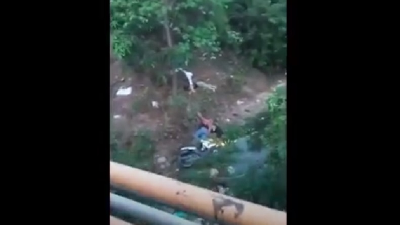 title Kecelakaan di Jembatan Way Gelam Lampung Selatan, 4 Orang Tewas Masuk Jurang Kecelakaan di Jembatan Way Gelam Lampung Selatan, 4 Orang Tewas Masuk Jurang