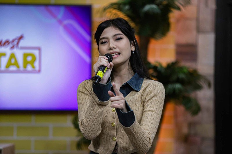 Gaya Rachel Manroe dengan Single Terbaru 'Mana Bisa'  - Bagian 2