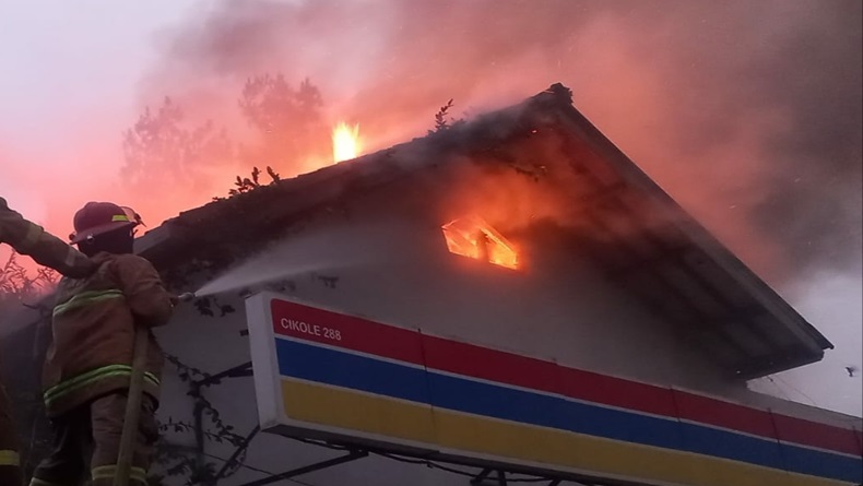 title Imbas Kebakaran Minimarket di Lembang KBB, Pemilik Rugi Ratusan Juta  Imbas Kebakaran Minimarket di Lembang KBB, Pemilik Rugi Ratusan Juta