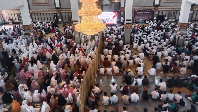 title 1 Tahun Gempa Bumi Cianjur, Warga Istigasah sebagai Upaya Instrospeksi 1 Tahun Gempa Bumi Cianjur, Warga Istigasah sebagai Upaya Instrospeksi