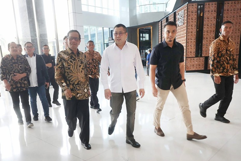 Mahfud MD Bicara Penegakan Hukum Jembatan Menuju Indonesia Emas 2045 - Bagian 5