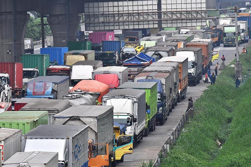 Nasib Warga Terdampak Macet Total di Cikarang karena Demo Buruh - Bagian 2