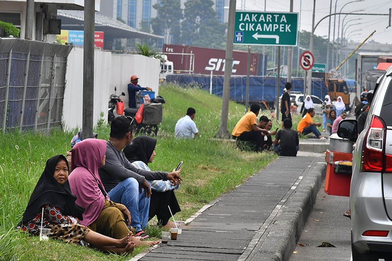 Nasib Warga Terdampak Macet Total di Cikarang karena Demo Buruh - Bagian 1