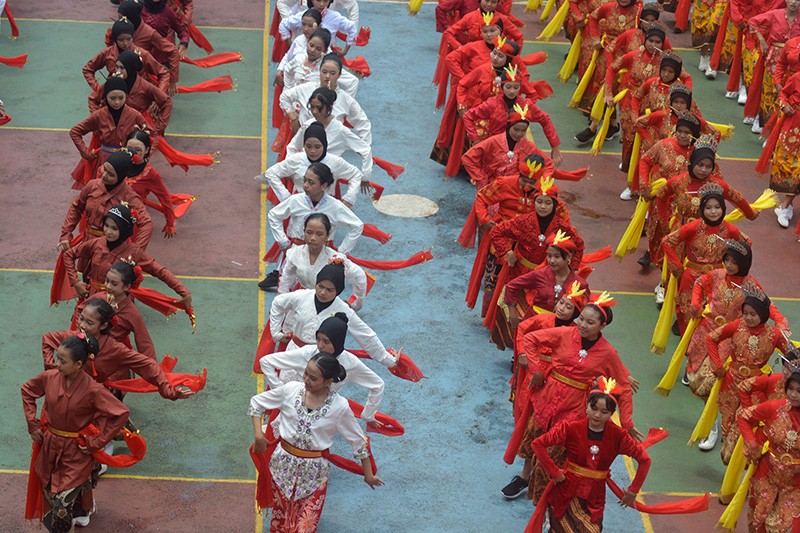 Kompaknya Ratusan Siswa SMPN 27 Tampil Luwes Menari Gambang Semarang - Bagian 2