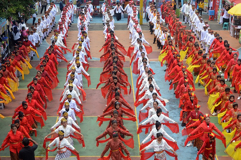 Kompaknya Ratusan Siswa SMPN 27 Tampil Luwes Menari Gambang Semarang - Bagian 3