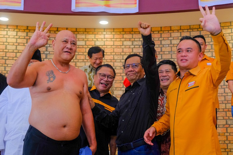 Cawapres Mahfud MD Temui Sejumlah Tokoh Multi Etnis di Kalbar - Bagian 1