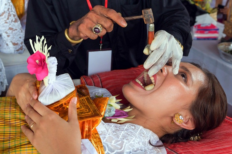 204 Umat Hindu Ikuti Ritual Potong Gigi di Bali - Bagian 2