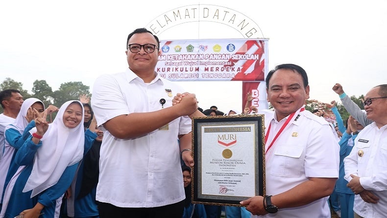 Kemeriahan Peringatan Hari Guru Nasional di Sultra, Upacara, Penghargaan hingga Rekor Muri