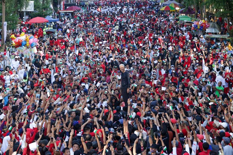 Jalan Sehat bersama Ganjar Diikuti Ratusan Ribu Orang, Jalanan Kota Makassar Dipenuhi Lautan Manusia - Bagian 1