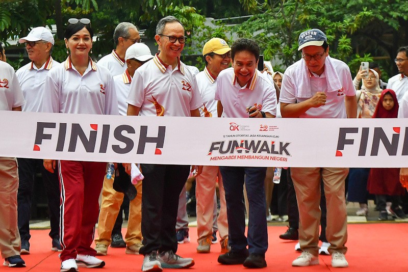 Jalan Santai Rangkaian HUT ke-12 OJK - Bagian 1