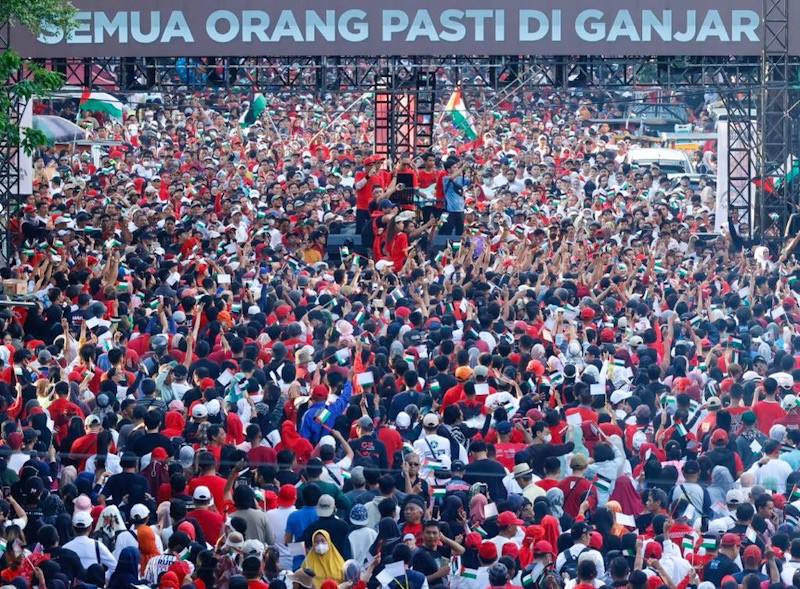 Jalan Sehat bersama Ganjar Diikuti Ratusan Ribu Orang, Jalanan Kota Makassar Dipenuhi Lautan Manusia - Bagian 4