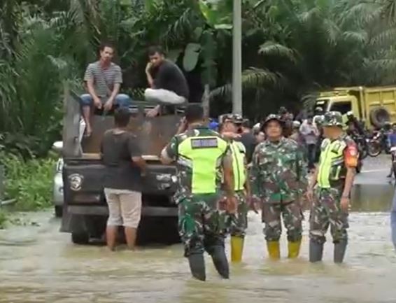 Banjir di Aceh Selatan Putus Akses Jalan Nasional Aceh-Sumut, 25 Desa Terendam