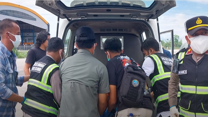 title 3 Jenazah Pekerja Pembangunan Puskesmas Beoga Barat Korban Penembakan KKB Dievakuasi ke Timika 3 Jenazah Pekerja Pembangunan Puskesmas Beoga Barat Korban Penembakan KKB Dievakuasi ke Timika