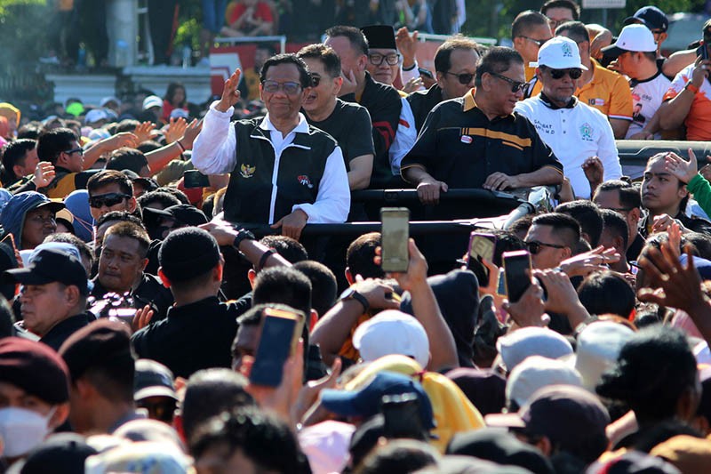 Momen Mahfud MD Disambut Ribuan Warga Pontianak - Bagian 2