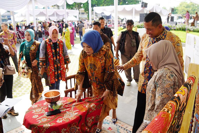 Korem 061/SK melalui Persit Kartika Chandra Kirana Inisiasi Bogor Cinta Batik - Bagian 5