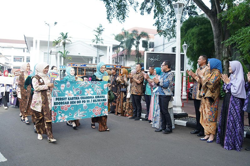 Korem 061/SK melalui Persit Kartika Chandra Kirana Inisiasi Bogor Cinta Batik - Bagian 3