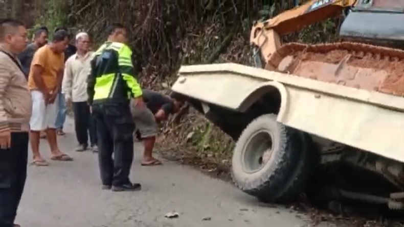 Kernet Truk di Madina Tewas Terlindas saat Ganjal Ban, Tubuh Terjepit Sulit Dievakuasi