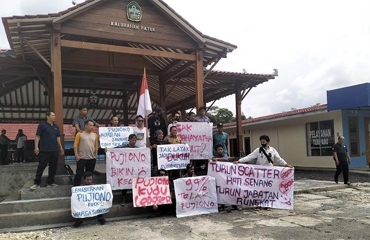 Warga Sumbertetes Gunungkidul Tuntut Lurah Pecat Dukuh Selingkuh