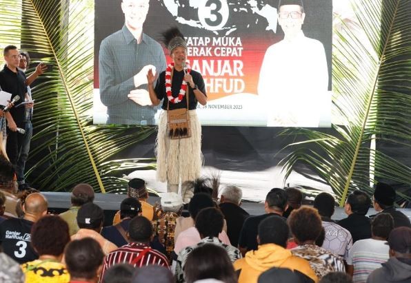 Awali Kampanye di Merauke, Ganjar Disambut Antusias Warga dengan Tarian Suku Asmat