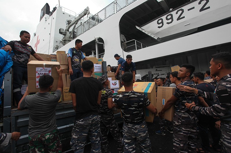 TNI AL Kerahkan KRI Kirim Bantuan untuk Warga Palestina  - Bagian 1