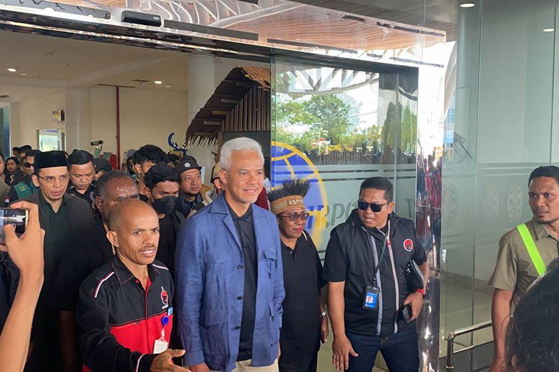 Capres Ganjar Pranowo Kampanye Perdana di Merauke, Disambut Tarian Suku Asmat - Bagian 3