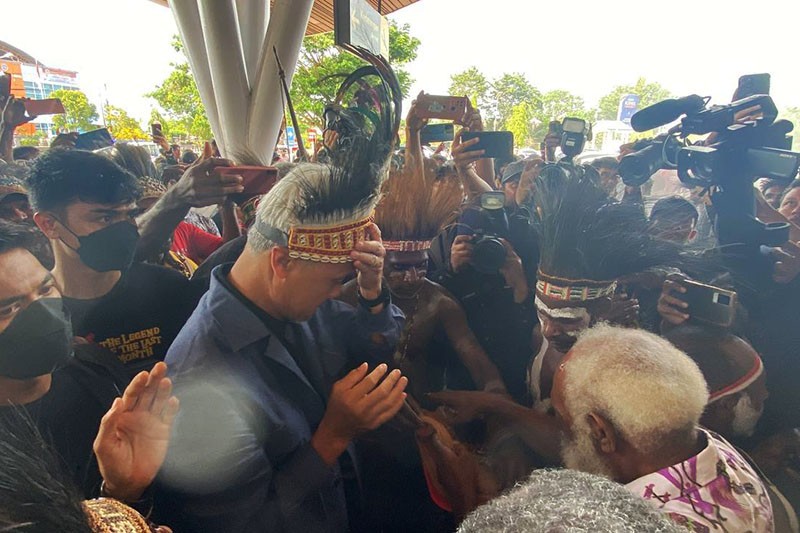 Capres Ganjar Pranowo Kampanye Perdana di Merauke, Disambut Tarian Suku Asmat - Bagian 1