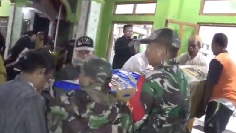 1 Jenazah Pekerja Proyek Puskesmas Korban Penembakan KKB Tiba di Tegal