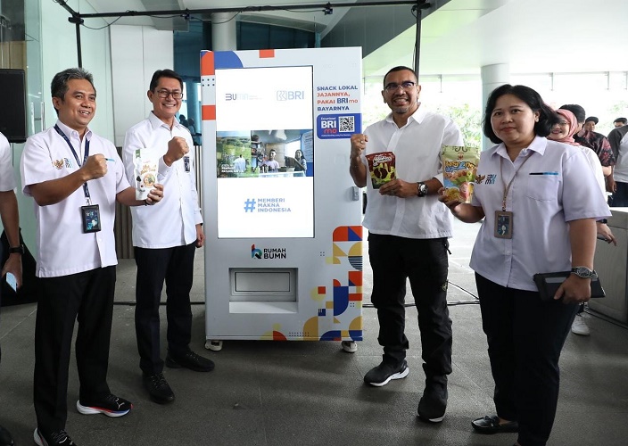 Mudahkan Pemasaran UMKM, Kementerian BUMN dan BRI Hadirkan Vending Machine