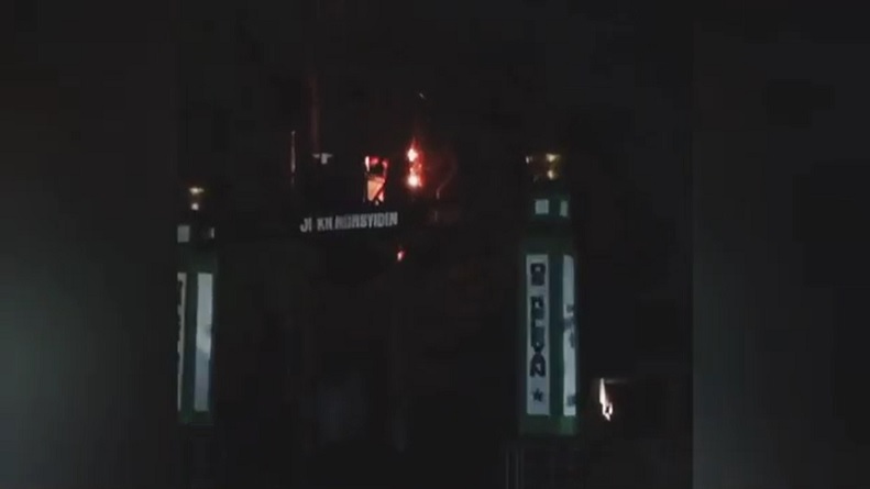 Gardu Listrik di Bangkalan Terbakar, Satu Kampung Gelap