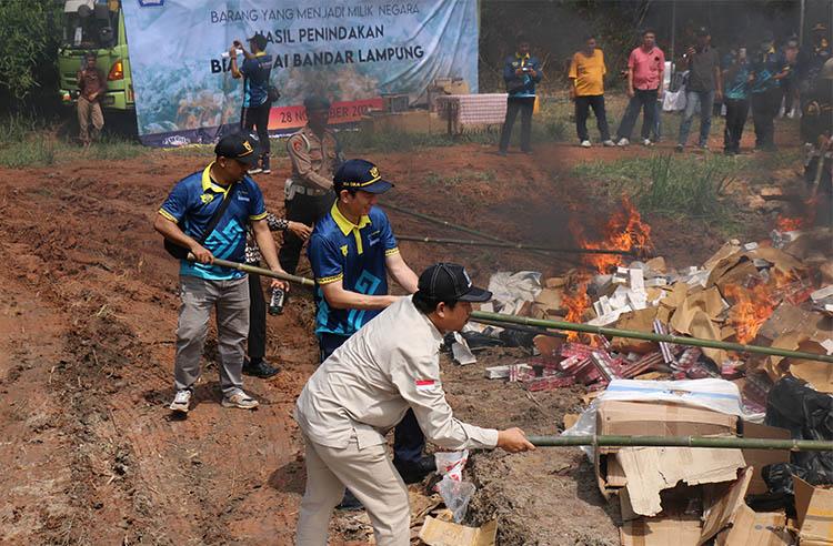 Bea Cukai Bandarlampung Musnahkan 29 Juta Rokok Ilegal Senilai Rp36 Miliar