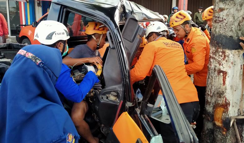 Pikap Angkut Buah Tabrak Truk di Magelang gegara Sopir Mengantuk, 1 Orang Tewas