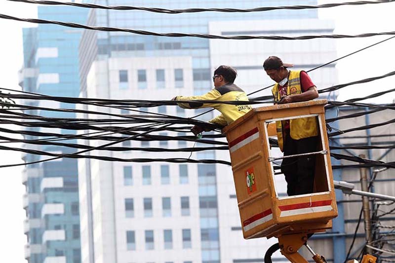 Kabel Semrawut di Tiang-Tiang Jakarta Dururat untuk Segera Dibenahi - Bagian 2