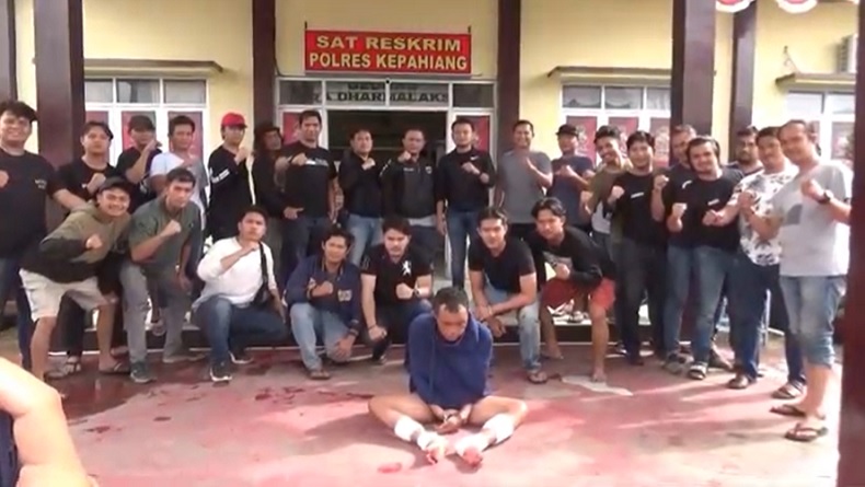 Menegangkan, Polisi Baku Tembak dengan Gembong Pencuri Mobil di Pagar Alam