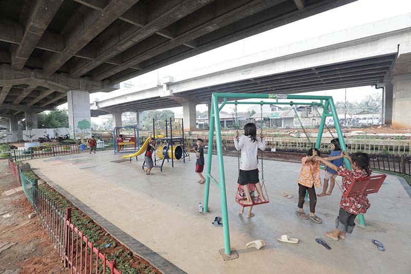 Potret Lahan Tidur Kolong Tol Becakayu Disulap Jadi Taman Bermain Anak - Bagian 4