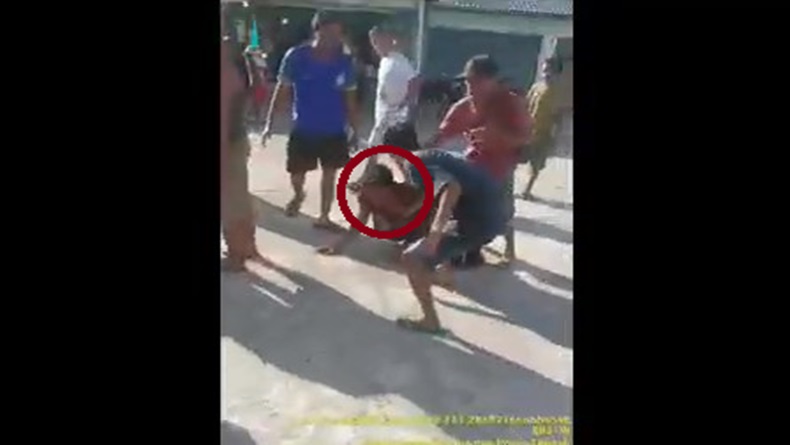 title Viral 3 Pencuri Kabel Babak Belur Dihajar Massa di Sintang, 1 Pelaku Ditelanjangi Viral 3 Pencuri Kabel Babak Belur Dihajar Massa di Sintang, 1 Pelaku Ditelanjangi