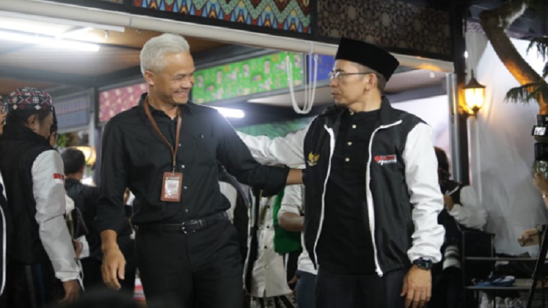 Capres Ganjar Pranowo Ditemani TGB Zainul Majdi saat Kampanye di Bima