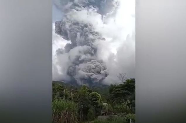 Kesaksian Warga saat Gunung Marapi Erupsi, Kolom Abu Tembus Awan Dentuman Dikira Gempa
